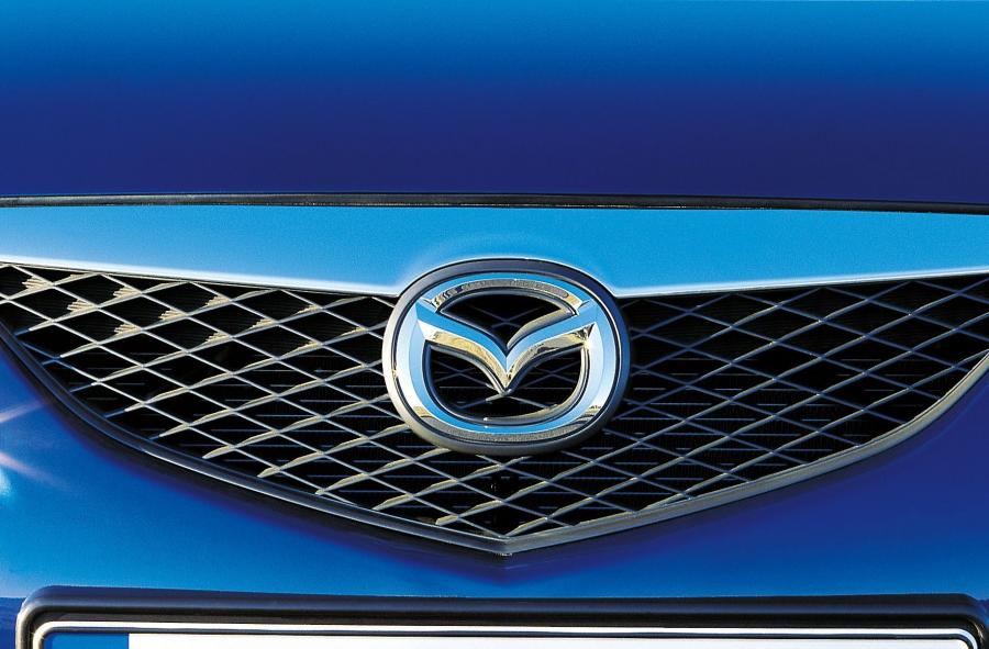 Логотип Mazda6 Sedan (GG) 2002 года  (фото 3 из 57)